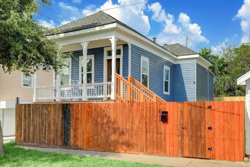 Renovated Beach Bungalow! 加尔维斯敦 外观 照片
