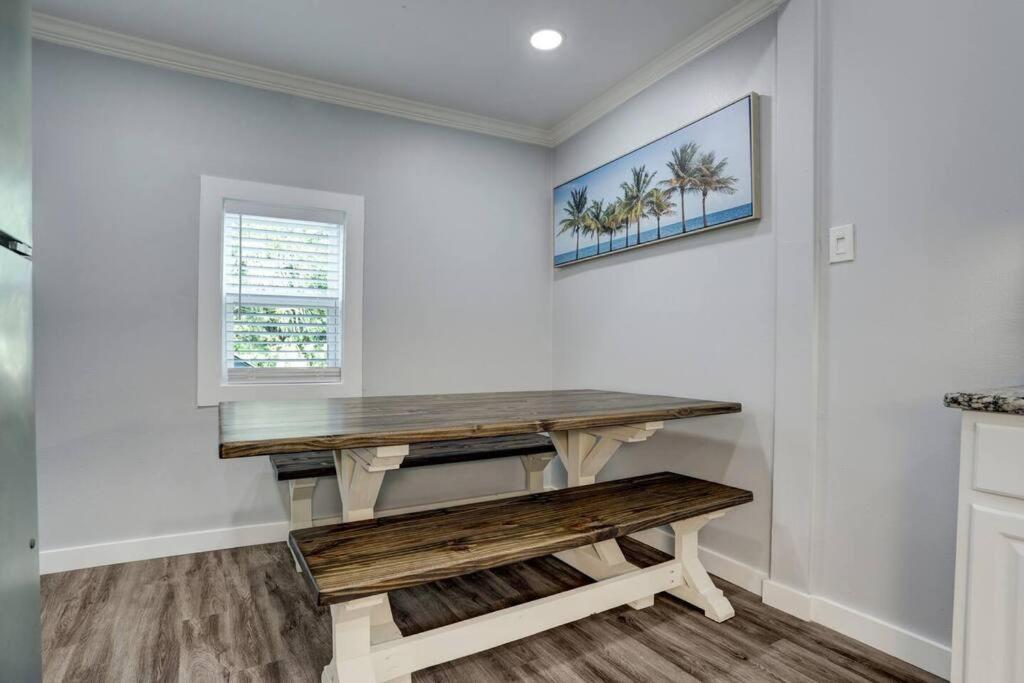 Renovated Beach Bungalow! 加尔维斯敦 外观 照片